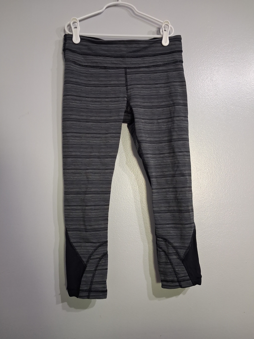Lululemon Run: Inspire Crop II (Mesh) Size 6 - Picture 4 of 12
